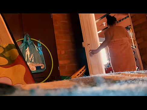 ❤️ Môj strýko za mnou ide do sprchy, šuká ma, kým sa sprchujem. ❤️❌ Jedinečné porno na nás ❤